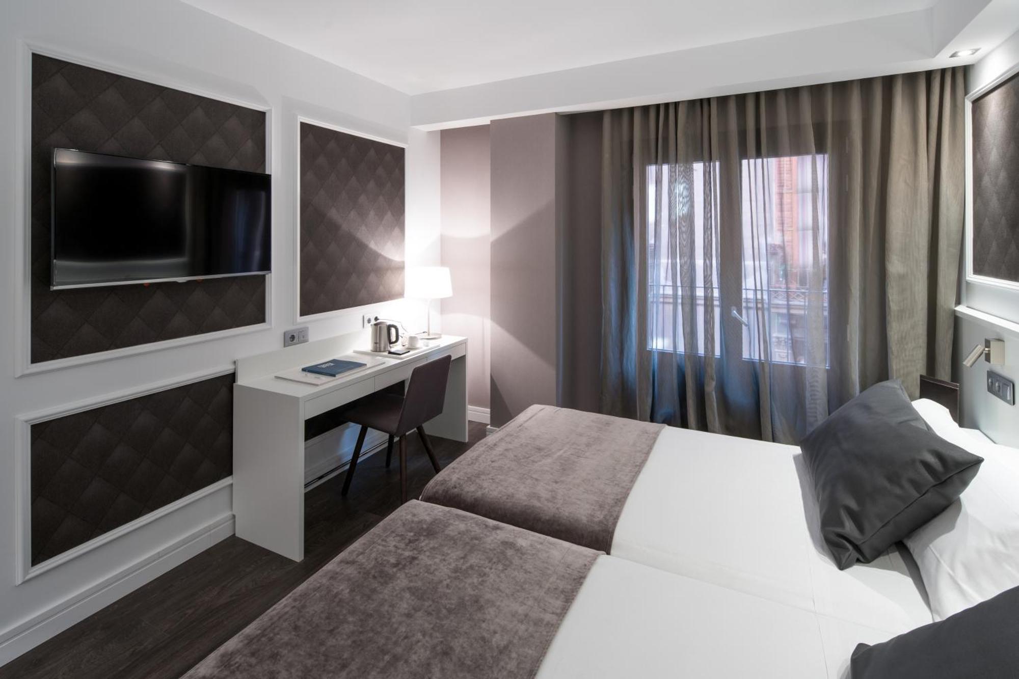 Hotel Catalonia Magdalenes 4*